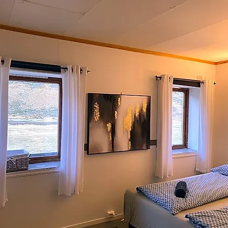 Unstad Surfpacker Otel *