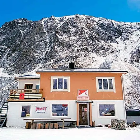 Unstad Surfpacker Otel